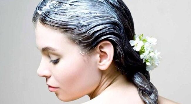 Mask for a rapid hairstyle recovery